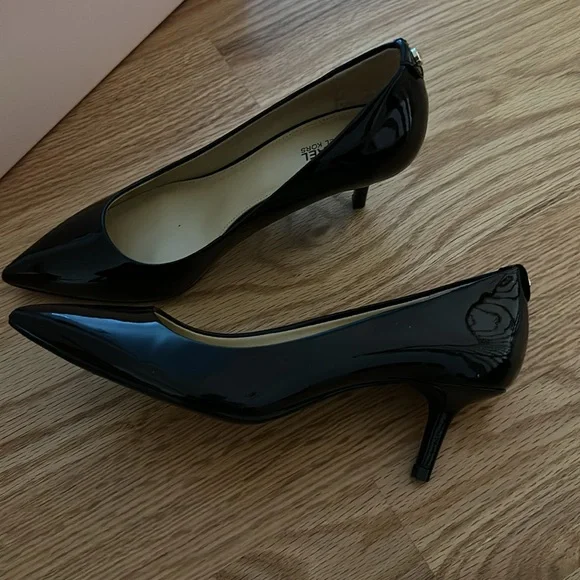 Black Heels - Picture 2 of 3